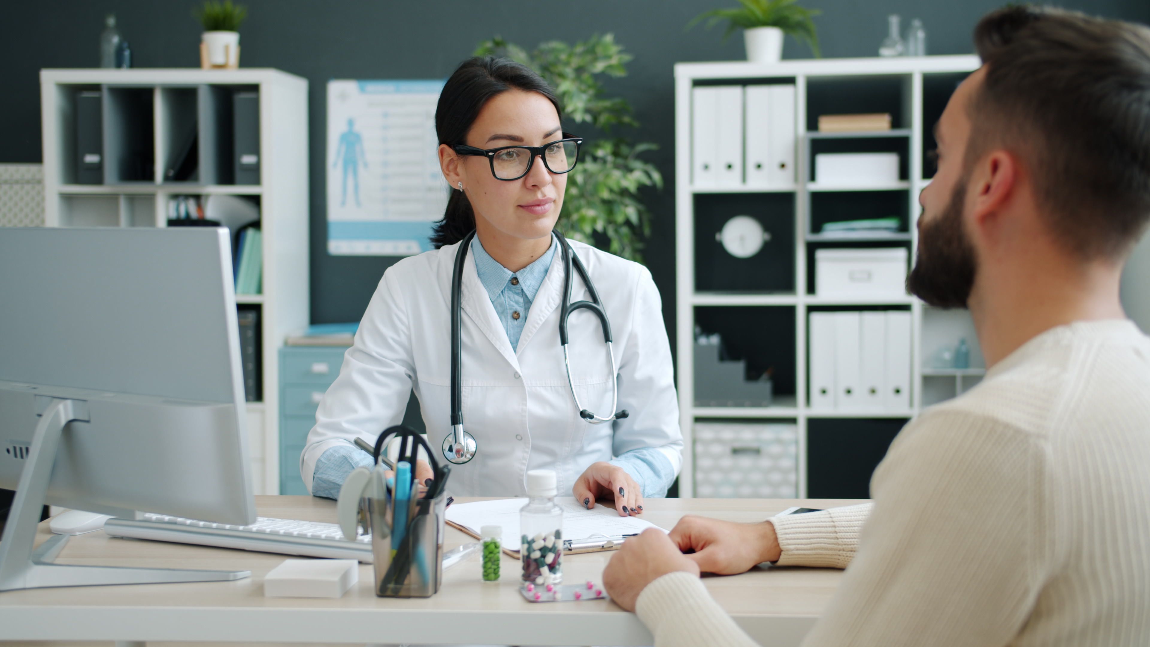 Illustration of a doctor consulting a patient